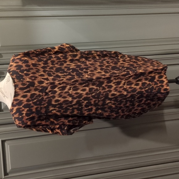 Leopard print Drop Sleeve Medium Tunic - Picture 4 of 6